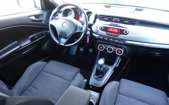 Alfa Romeo Giulietta cena 27900 przebieg: 175000, rok produkcji 2013 z Hajnówka małe 191